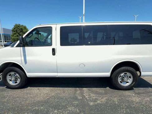 Used 2022 Chevrolet Express 2500 LS w/ Driver Convenience Package RWD image 5