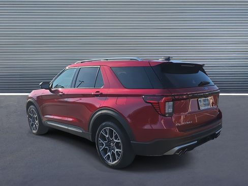 Used 2025 Ford Explorer Platinum w/ Ultimate Package image 4