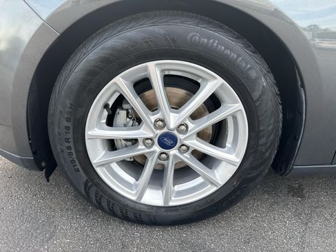 Used 2018 Ford Focus SE FWD image 9