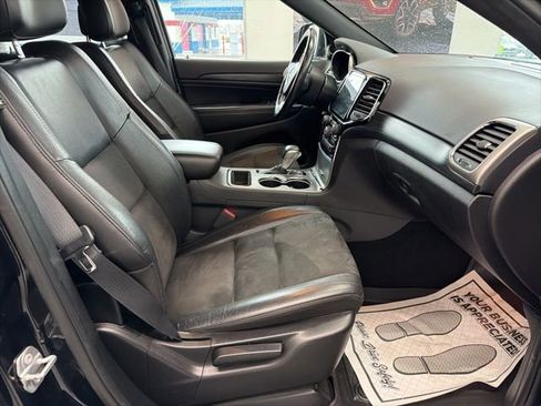 Used 2020 Jeep Grand Cherokee Altitude image 12