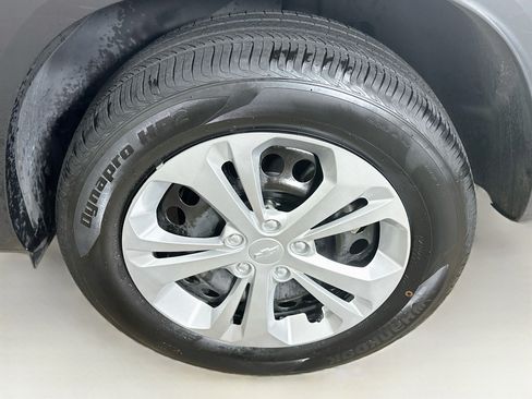 Used 2025 Chevrolet Trax LS FWD image 11