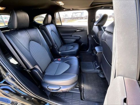 Used 2023 Toyota Highlander XSE image 18