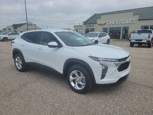 New 2026 Chevrolet Trax LS FWD image 18