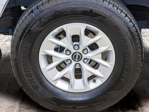 Used 2024 Nissan Frontier SV image 34