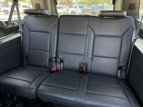 Certified 2024 Chevrolet Suburban LT RWD image 29
