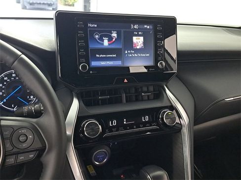 Used 2022 Toyota Venza XLE image 28