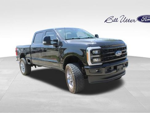 Used 2023 Ford F250 Lariat w/ Sport Appearance Package AWD/4WD image 3