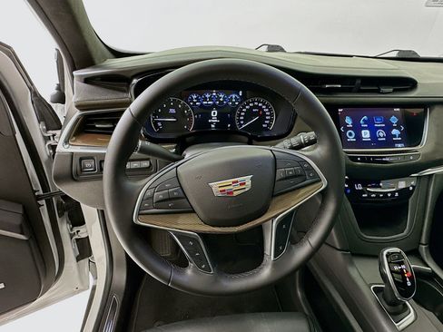 Used 2017 Cadillac XT5 Platinum AWD/4WD image 12