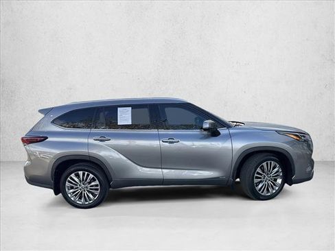 Used 2025 Toyota Highlander Platinum AWD/4WD image 7