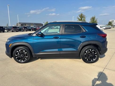 Used 2021 Chevrolet TrailBlazer LT w/ Premium Seating Package FWD image 42