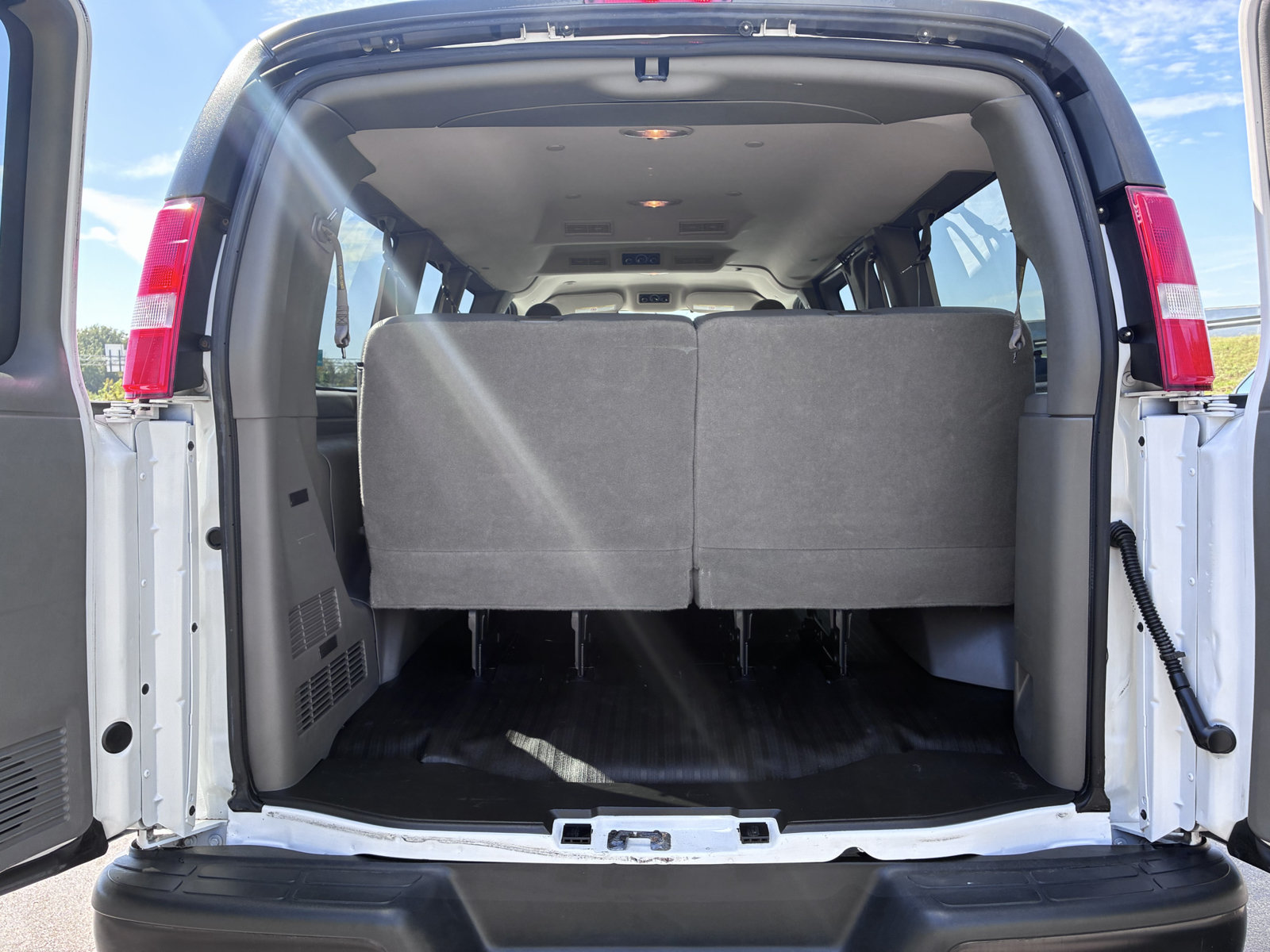 Used 2020 Chevrolet Express 2500 LS RWD image 38