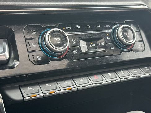 Used 2023 GMC Sierra 1500 AT4X image 21