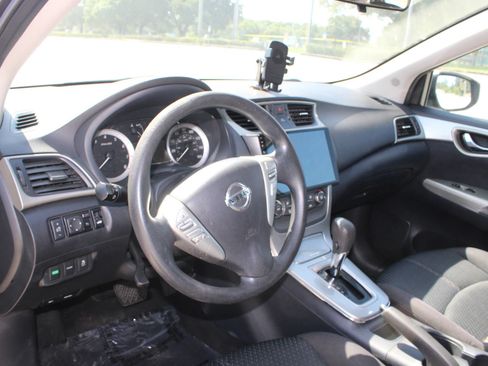 Used 2013 Nissan Sentra SR FWD image 9