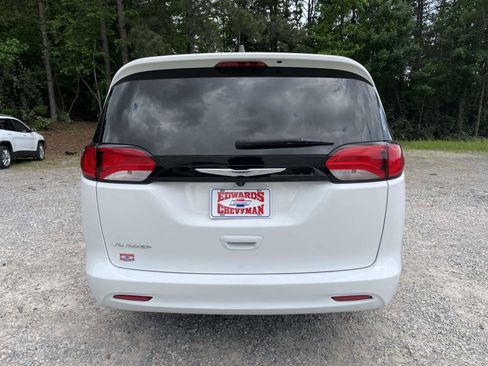 Used 2023 Chrysler Voyager LX FWD image 23