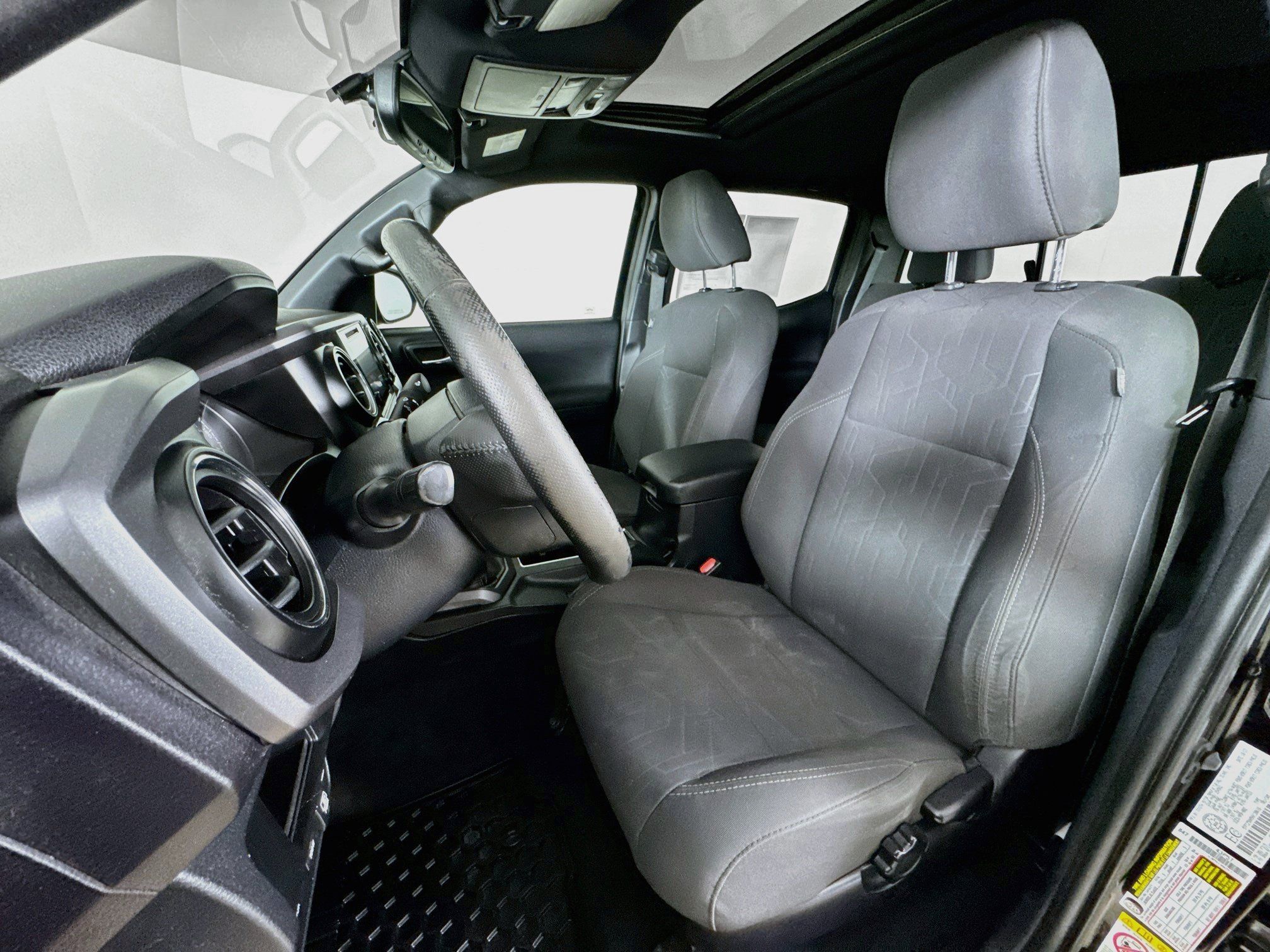 Used 2017 Toyota Tacoma TRD Sport AWD/4WD image 2