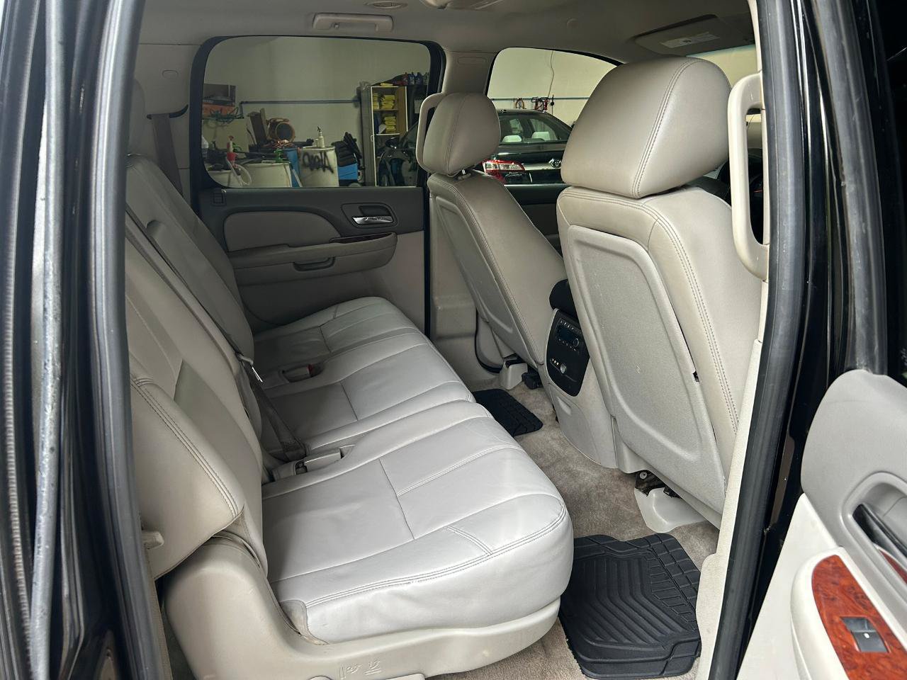 Used 2012 Chevrolet Suburban LT w/ Luxury Package AWD/4WD image 14