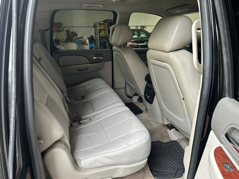 Used 2012 Chevrolet Suburban LT w/ Luxury Package AWD/4WD image 14