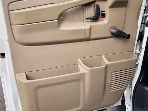 Used 2006 Chevrolet Express 2500 image 13