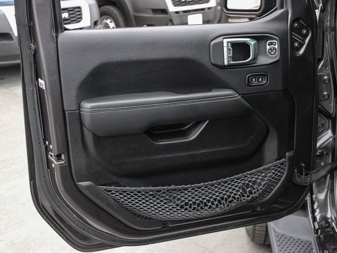 Used 2023 Jeep Wrangler Unlimited Sahara AWD/4WD image 22