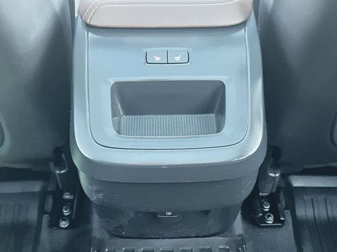 Certified 2023 Volvo XC60 B5 Plus w/ Climate Package image 23