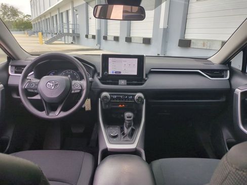 Used 2024 Toyota RAV4 LE image 17