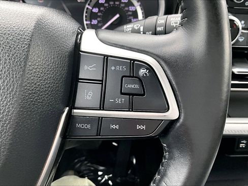 Used 2022 Toyota Highlander XLE image 18