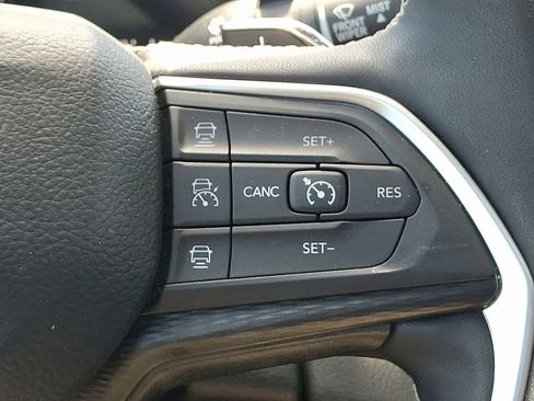 Certified 2025 Jeep Grand Cherokee Altitude AWD/4WD image 24