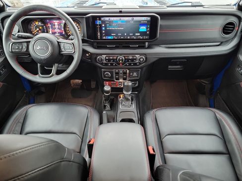 Used 2024 Jeep Wrangler Unlimited Rubicon w/ Technology Group image 14