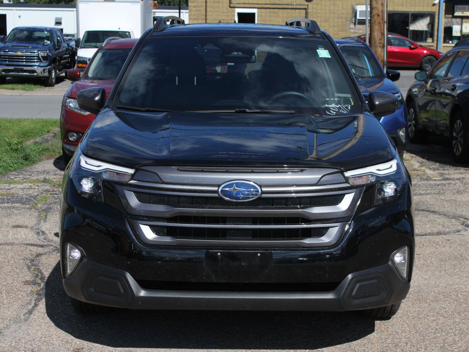 Used 2025 Subaru Forester Premium AWD/4WD image 2