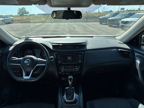 Used 2018 Nissan Rogue SV AWD/4WD image 16