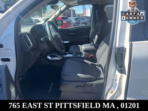 Used 2025 Nissan Frontier SV image 11