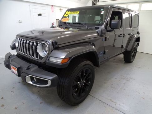 Certified 2025 Jeep Wrangler Unlimited Sahara w/ Safety Group image 17