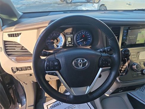 Used 2015 Toyota Sienna L image 14
