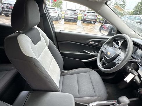 Used 2025 Chevrolet Trax LS w/ Driver Confidence Package FWD image 15