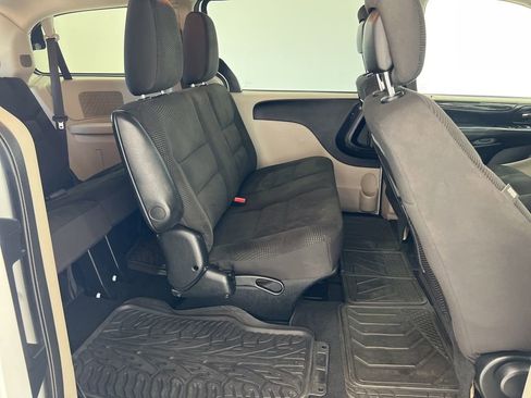 Used 2020 Dodge Grand Caravan SE w/ UConnect Hands-Free Group FWD image 21