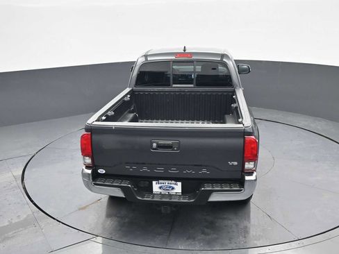 Used 2018 Toyota Tacoma TRD Off-Road image 30