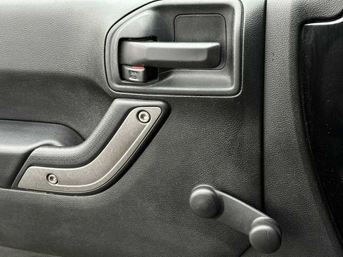 Used 2018 Jeep Wrangler Sport image 15