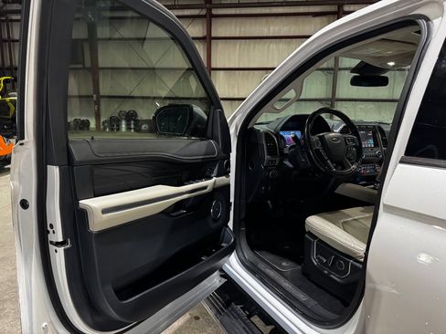 Used 2019 Ford Expedition Platinum image 10