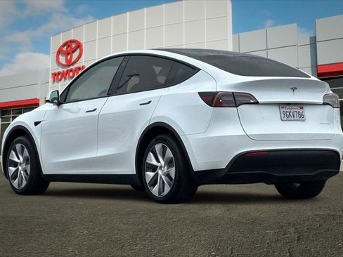 Used 2023 Tesla Model Y Long Range image 5