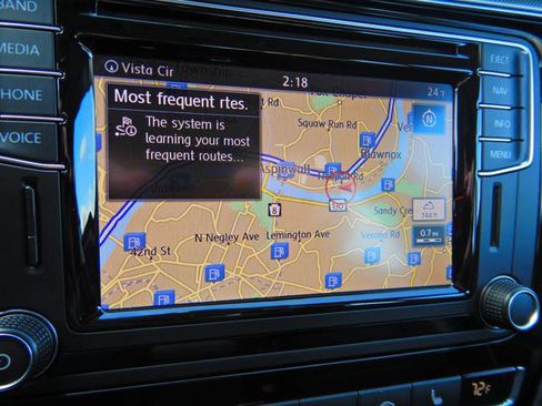 Used 2017 Volkswagen Passat 1.8T SEL Premium image 8