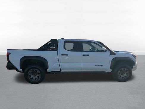 Used 2025 Toyota Tacoma Trailhunter image 4