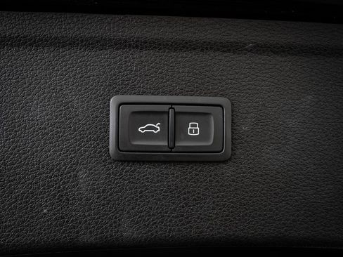 Used 2023 Audi Q5 2.0T Premium w/ Convenience Package image 22