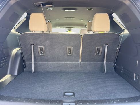 Used 2023 Chevrolet Traverse LT FWD image 17