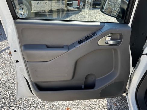 Used 2016 Nissan Frontier SV AWD/4WD image 23