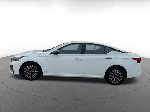 Used 2025 Nissan Altima 2.5 SV image 9