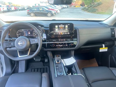 New 2025 Nissan Pathfinder SL w/ Lighting Package (N92) image 13