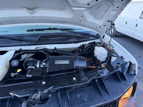 Used 2011 Chevrolet Express 2500 image 40