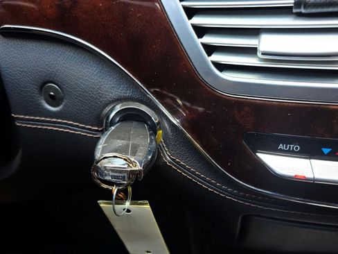 Used 2013 Mercedes-Benz S 63 AMG image 28