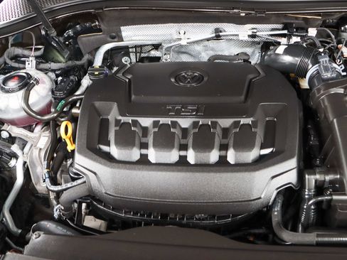 Used 2022 Volkswagen Tiguan SE R-Line image 31