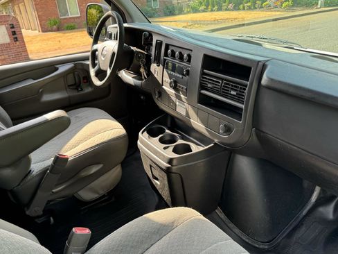 Used 2009 GMC Savana 3500 RWD image 14